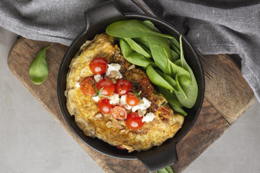 Przepis na omlet a'la pizza - pomysł na Low Carb keto śniadanie